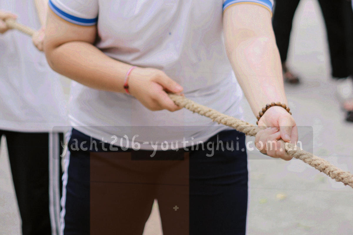 深海蓝与冷银灰交错的抽象纹理，细网格上分布着疏密不一的数据节点